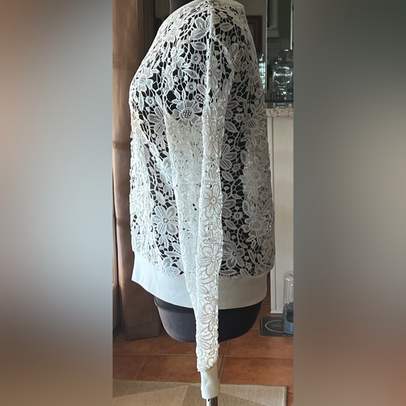Forever 21 Sweater Floral Crochet Color: Cream. Size Large - Picture 2 of 6